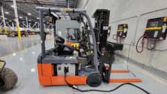 Forklift battery charging precautions
