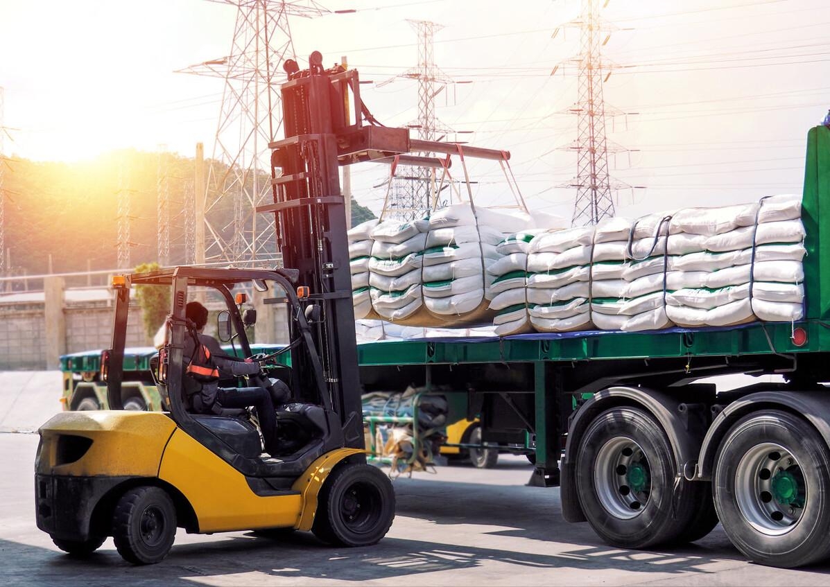 Comprehensive Guide to Forklift Battery Charger Maintenance: Best Practices for Performance and Longe