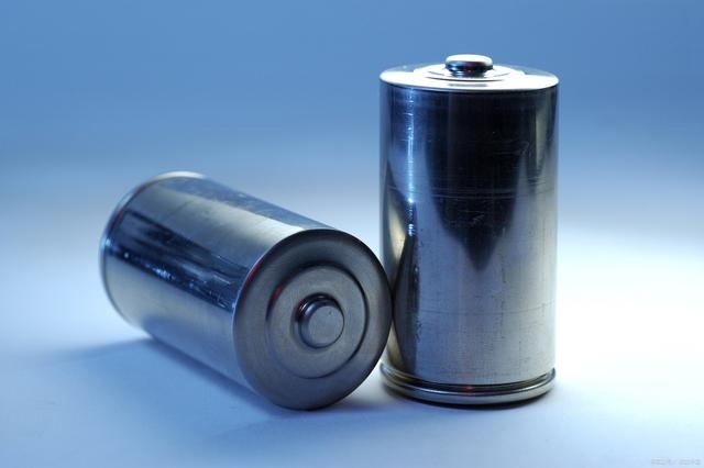 What are the electrolytes in different types of batteries?